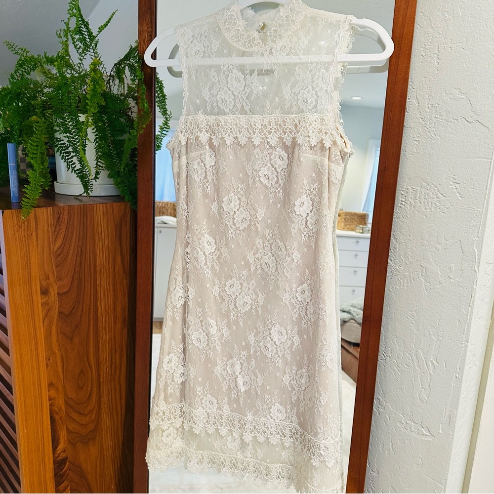 Elegant Lace Sleeveless Dress